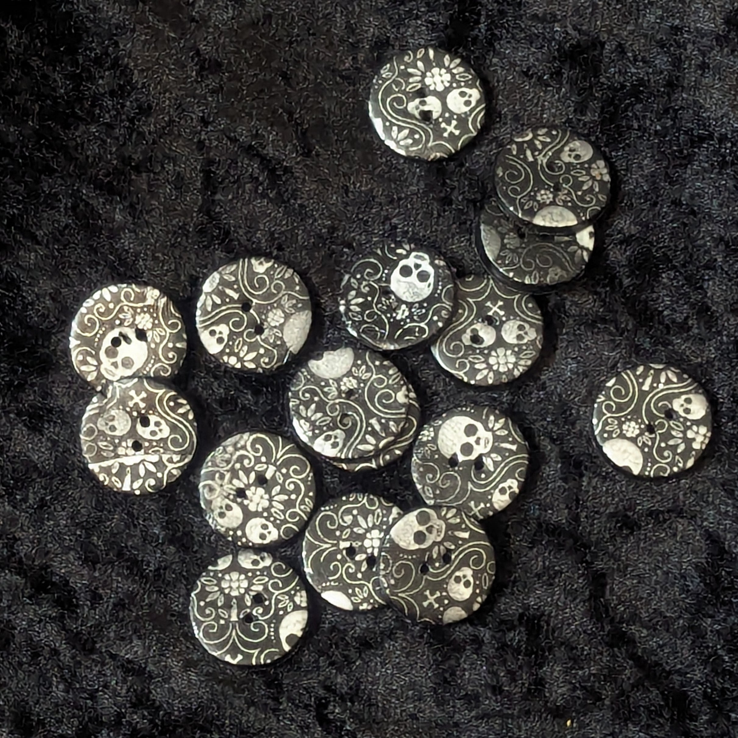 Fancy Skull buttons - 20mm