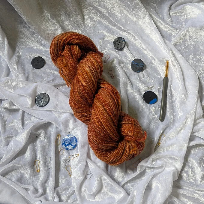 "Witch's Fire" handspun yarn 75g/300yards 100% Wool