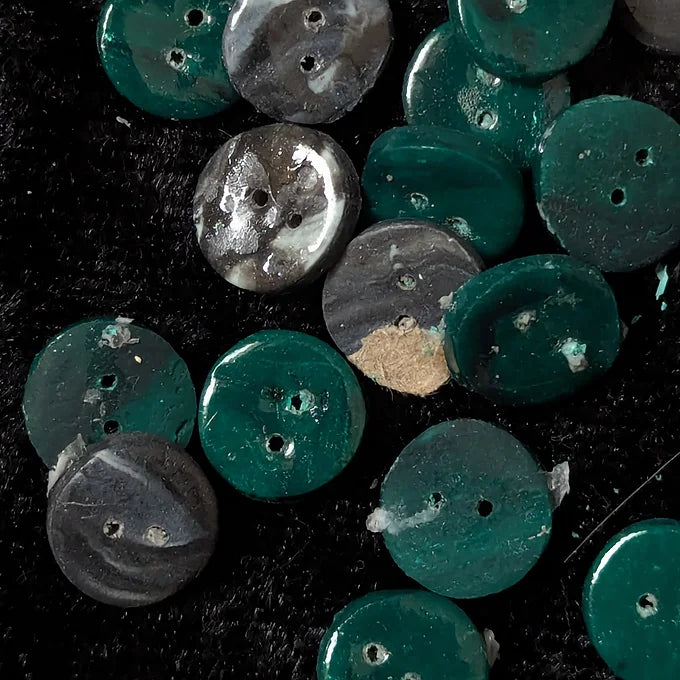 Mini "scrap clay" button 10mm green