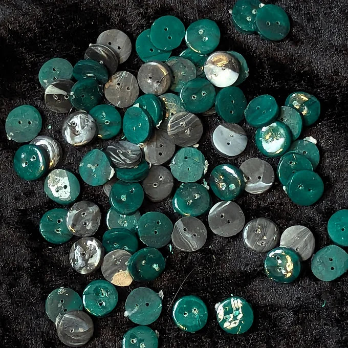 Mini "scrap clay" button 10mm green