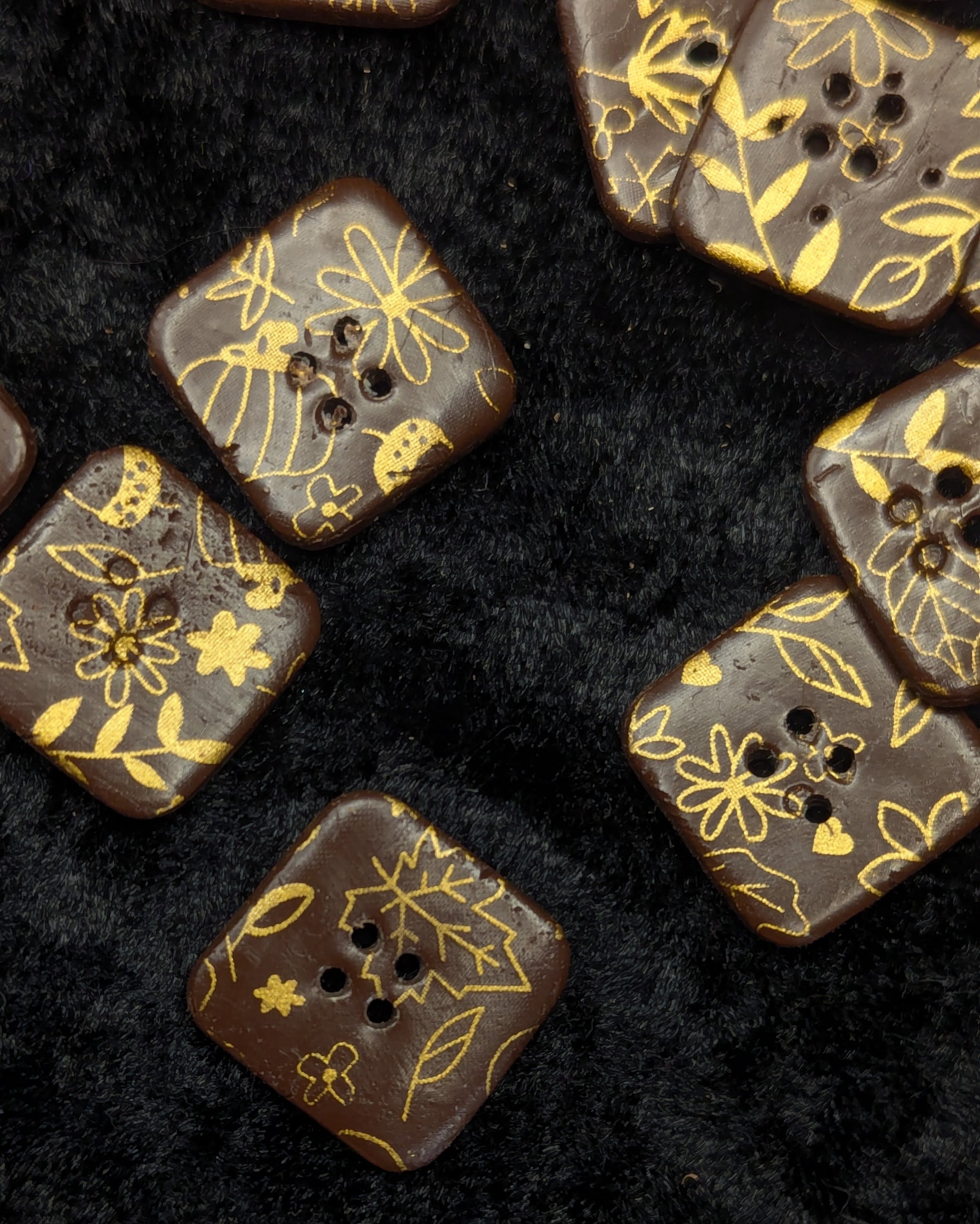 Autumn Leaf button - gold on brown