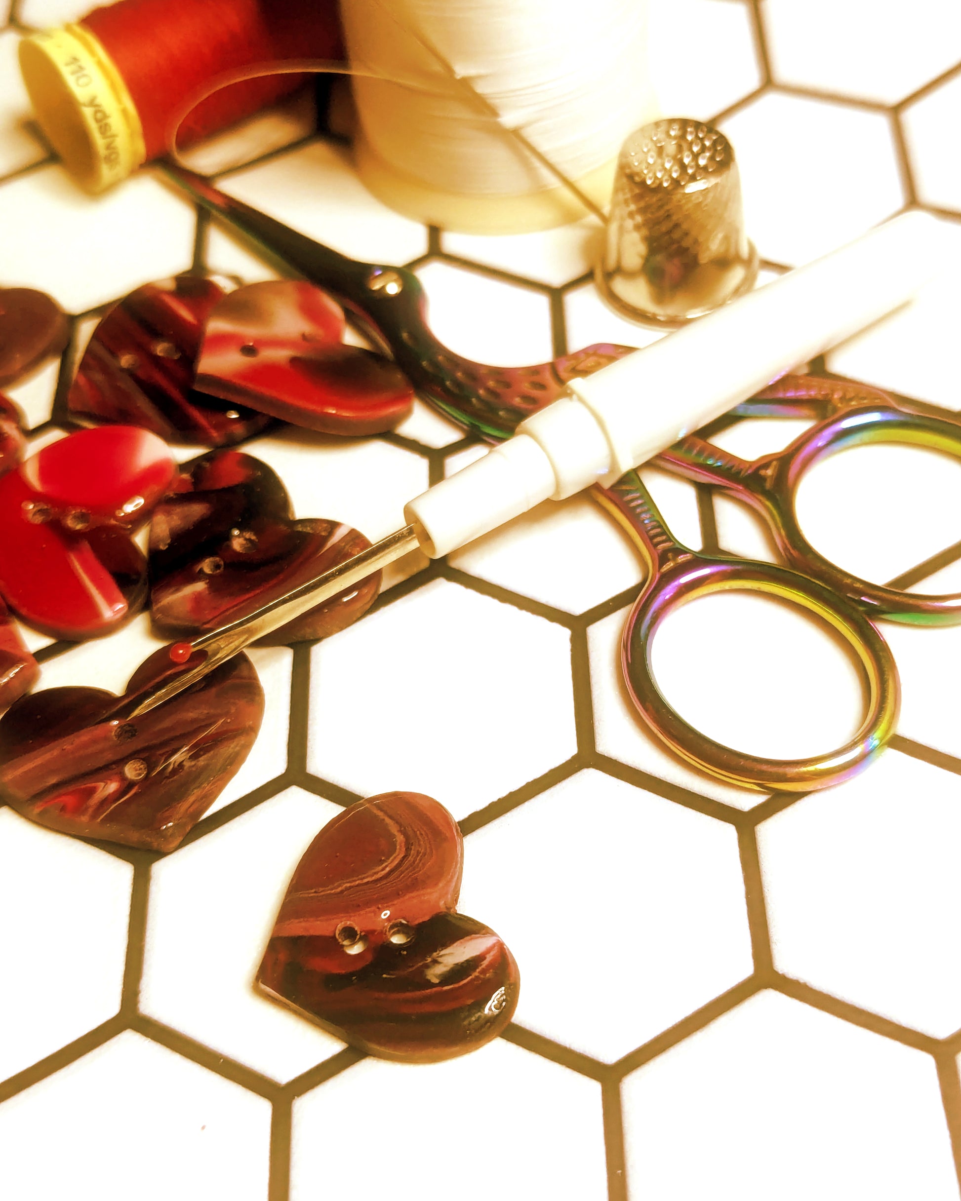 Heart buttons 30mm red marble effect