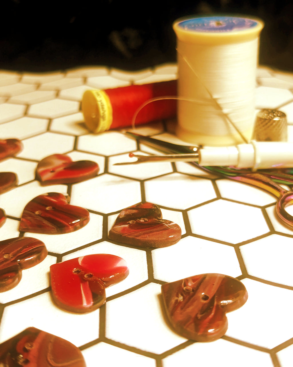 Heart buttons 30mm red marble effect