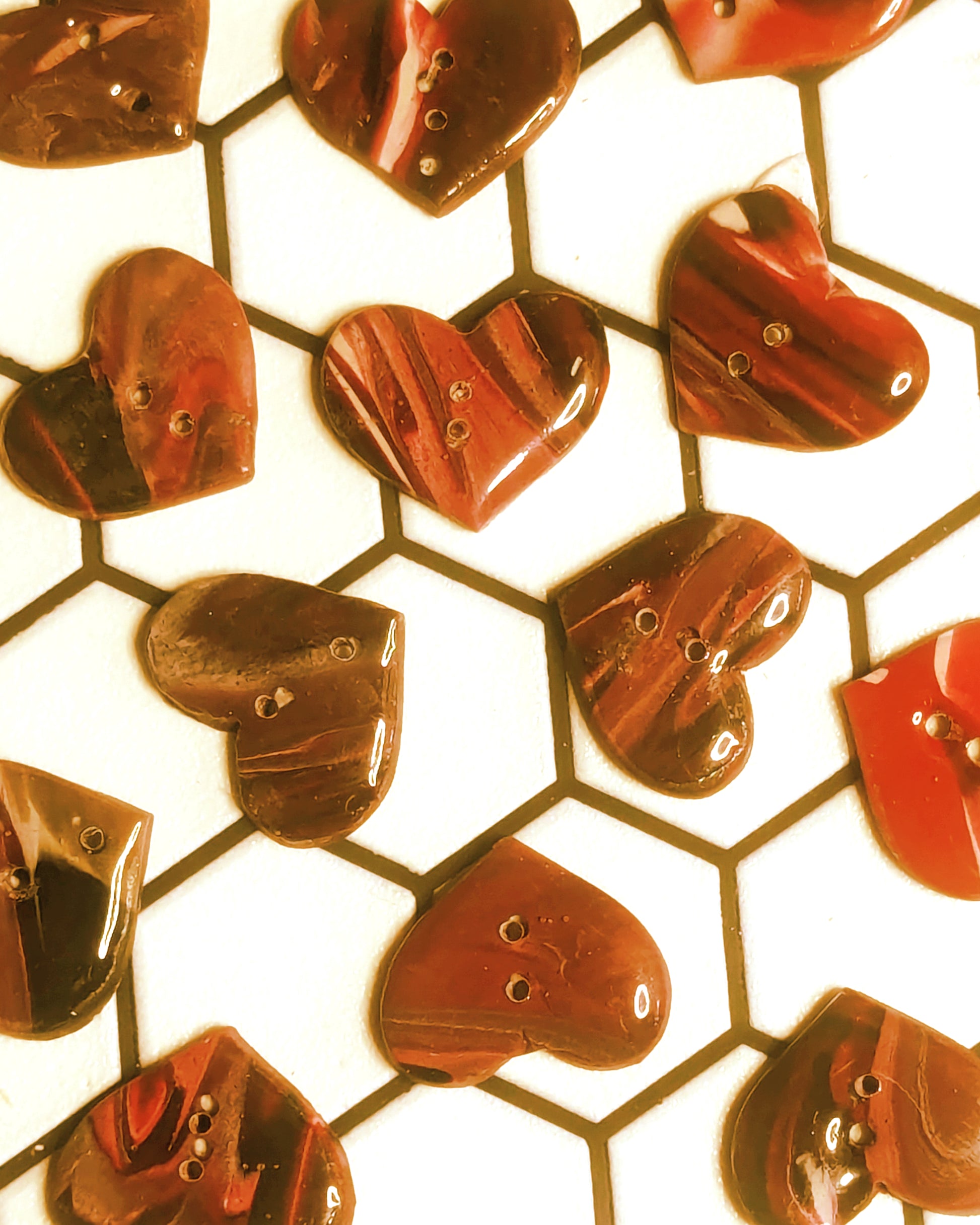 Heart buttons 30mm red marble effect