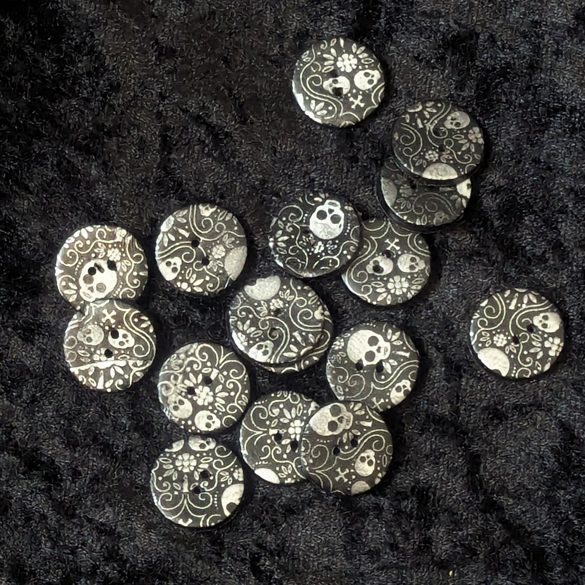 Fancy Skull buttons - 20mm