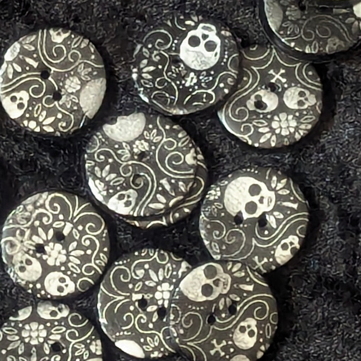 Fancy Skull buttons - 20mm