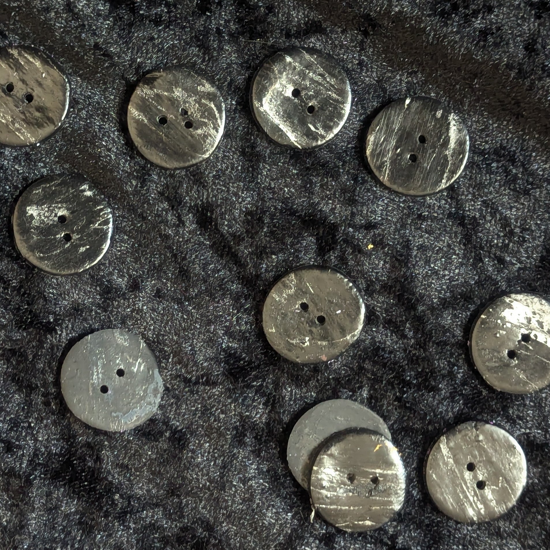 Marble effect buttons 20mm Black/Silver
